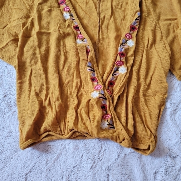 ✨️CL ChloeKatie Mustard Yellow Floral Stitch Embroidery Sash VNeck Wide Sleeve M - Picture 8 of 13